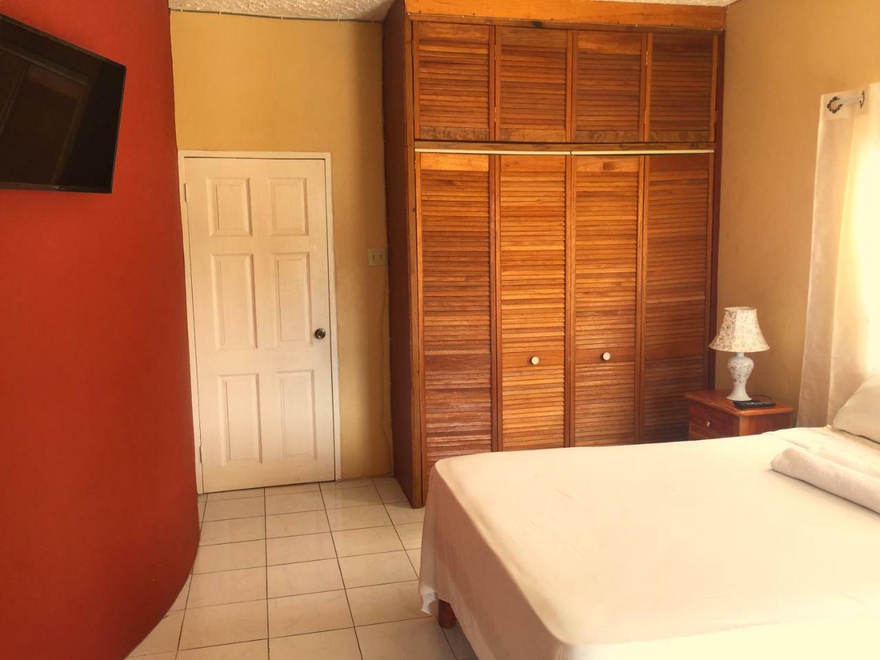 Yaad Hostel Montego Bay Exterior photo